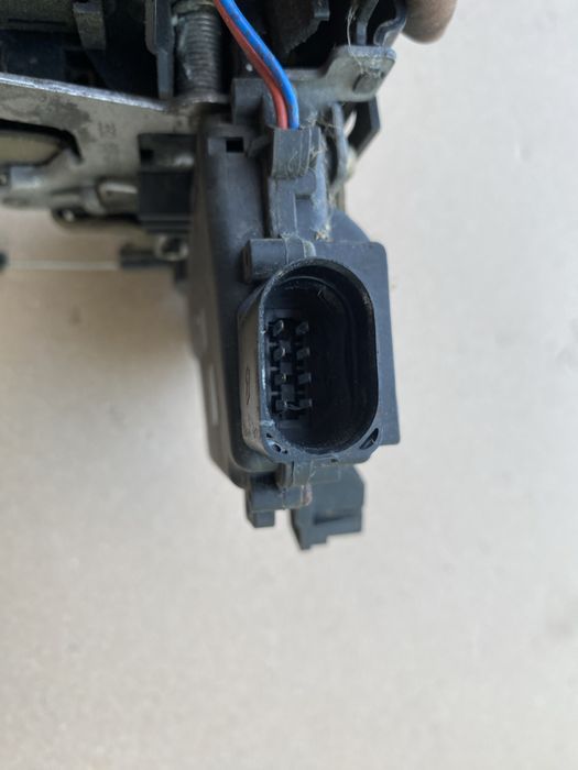 VW golf 4 Leon 1 zamek lewy przod Uk 8 pinow