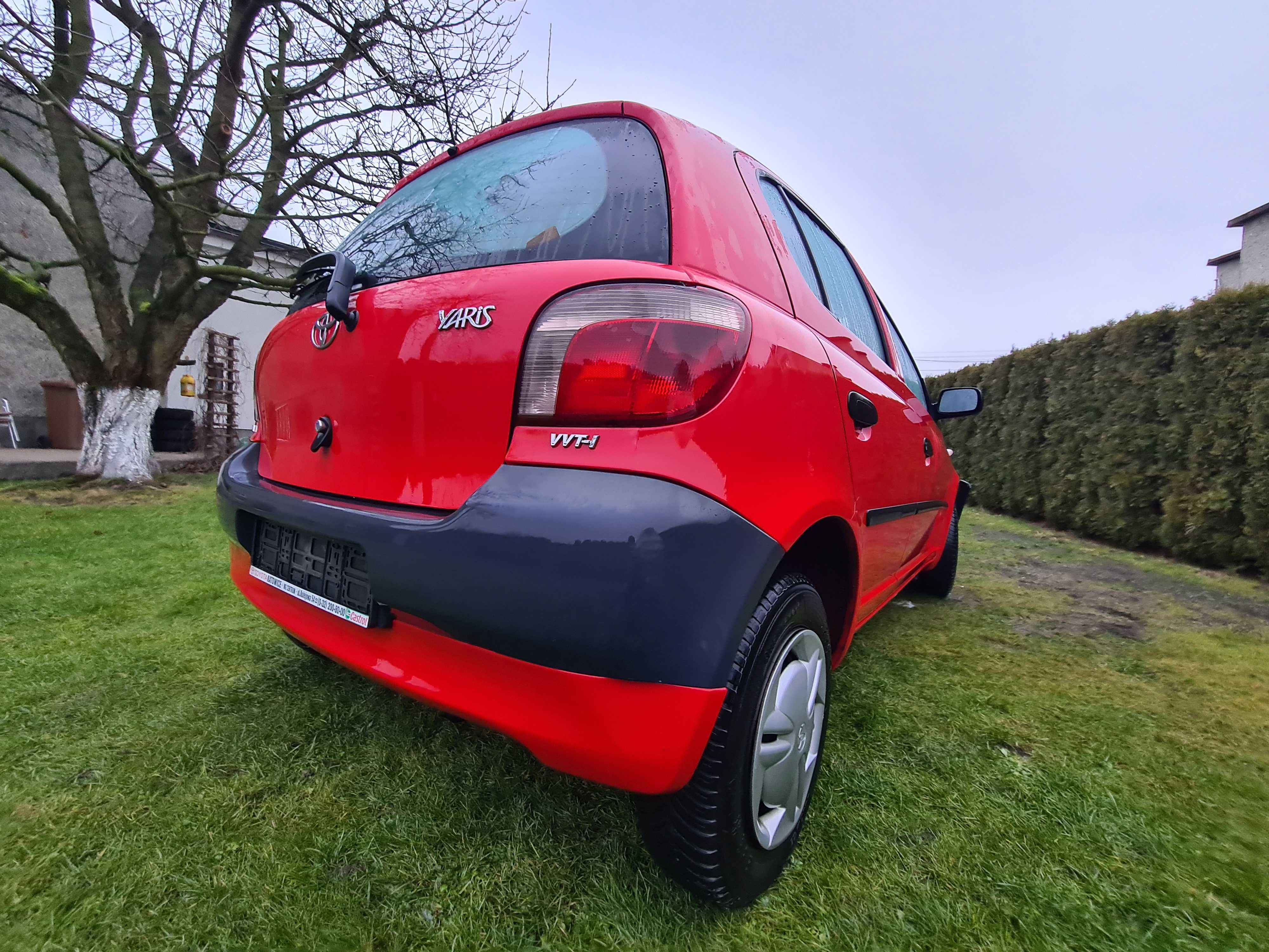 Toyota Yairs 1 2001 części elementy silnik  blacharskie idealny stan