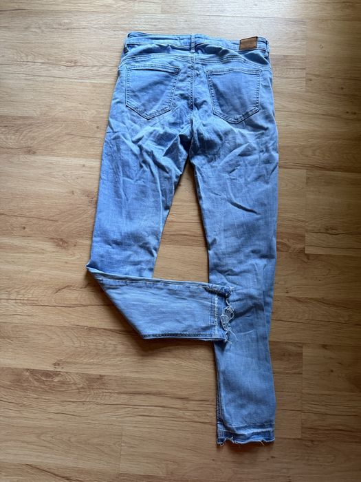 Jasne jeansy Push-up z dziurami przecierane Tally Weijl 36