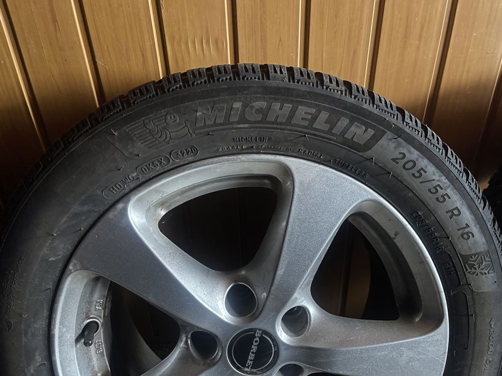 Зимові шини з титанами Michelin Alpin 6 205/55 r16 2020 рік