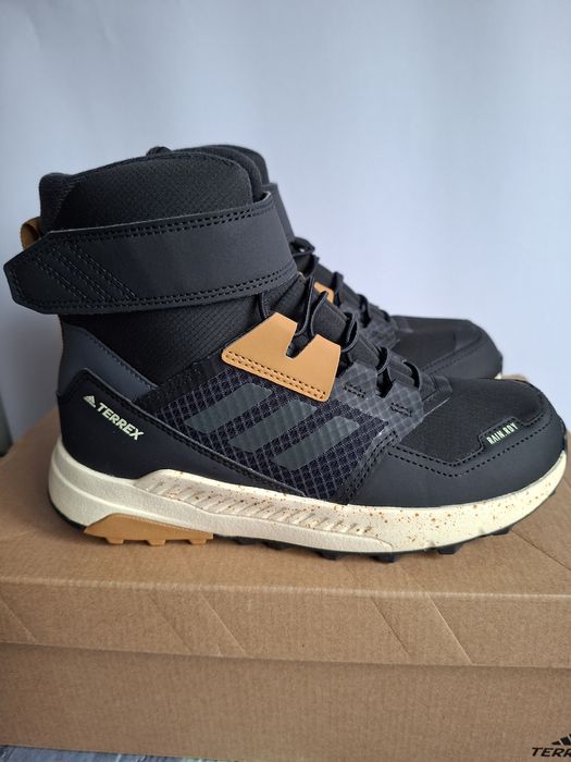 Чоботи кросівки Adidas Terrex 35,5р
