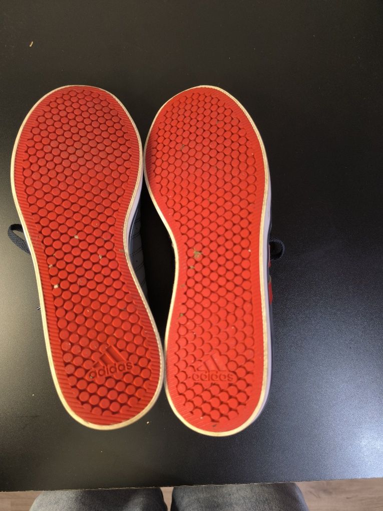 Sapatilhas adidas usadas mas em bom estado