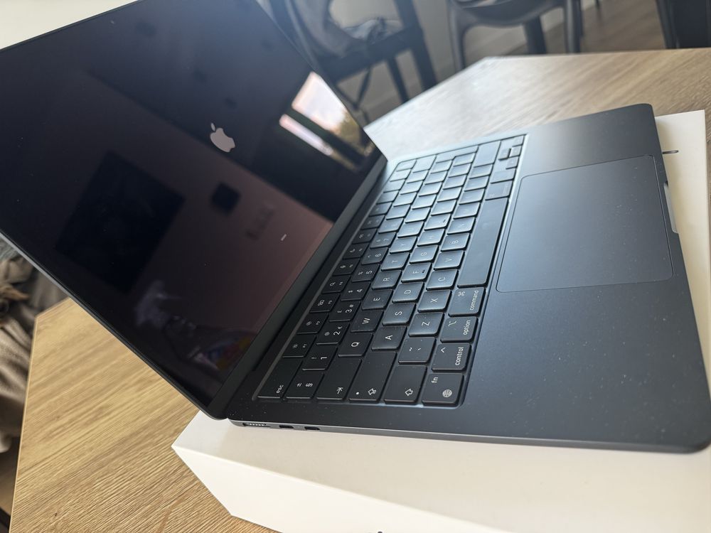 Laptop MacBook AIR M2 8gb/256gb idealny na gwarancji