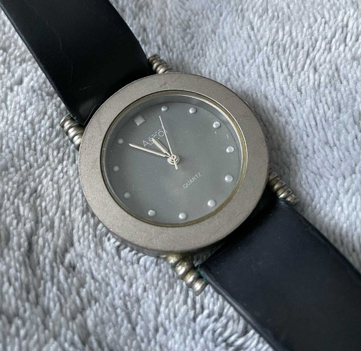 Zegarek kolor srebrny