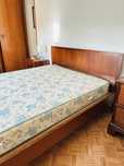 Estrutura de cama com colchão