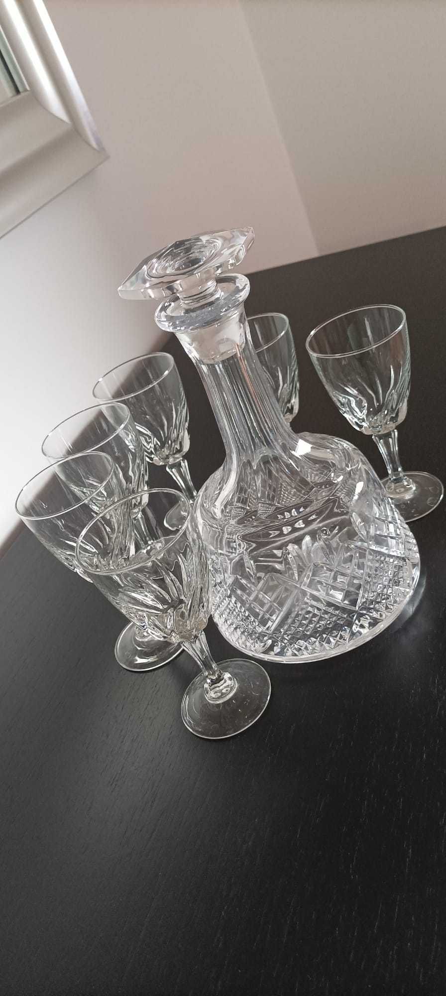 Conjunto garrafa licor e 6 copos