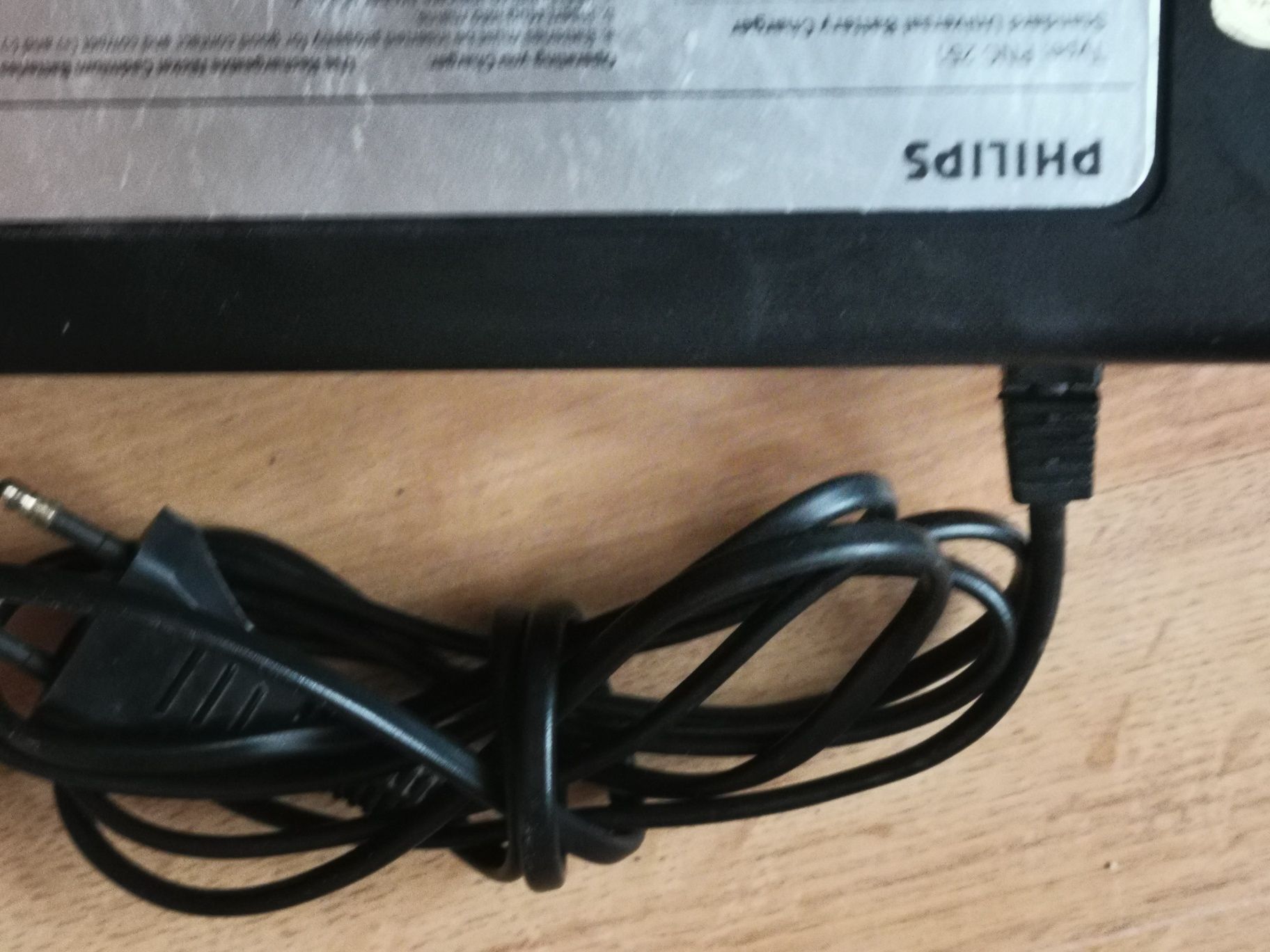Ładowarka do wykrywaczy metali  paluszki i  9v do pinpointera Philips.