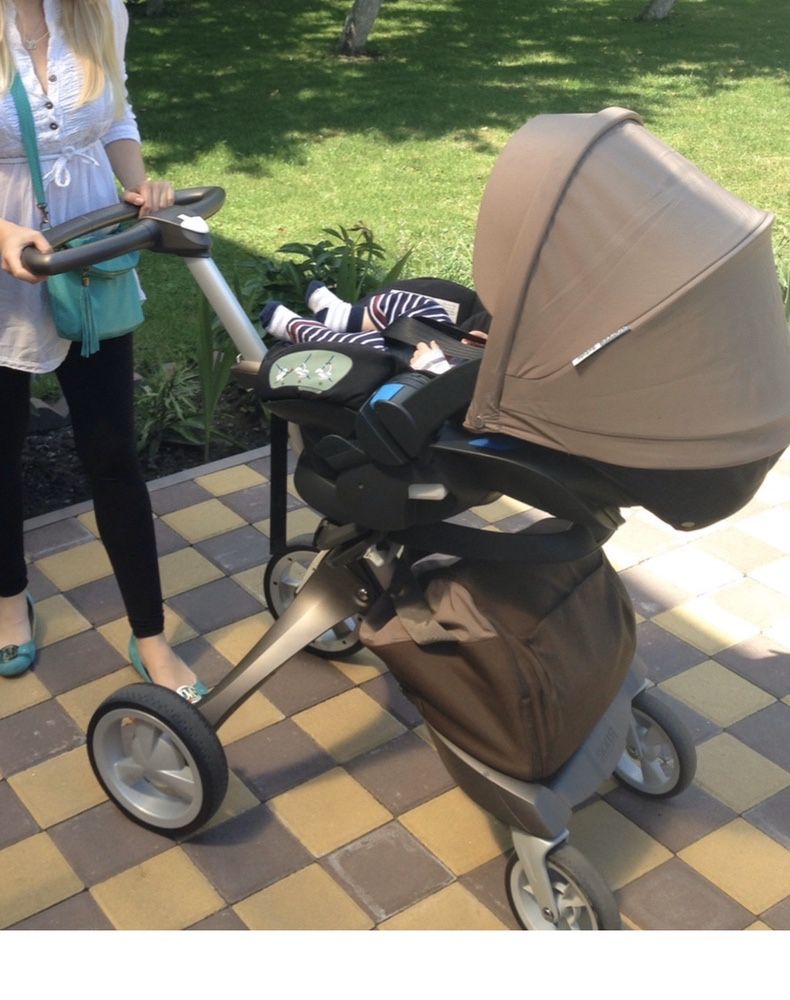 Продам коляску Stokke Xplory