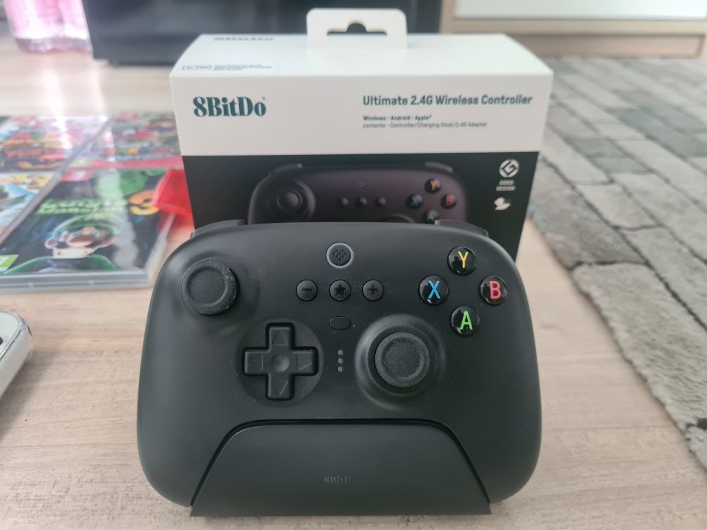 Nintendo switch oled+2etui+Pad 8bitdo+2joycony+ładowarka na 4joycony
