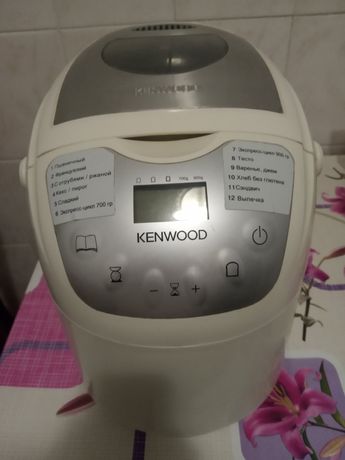 Хлібопічка KENWOOD BM 210 у робочому стані