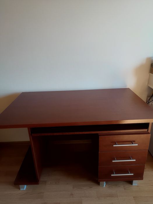 Duże porządne biurko