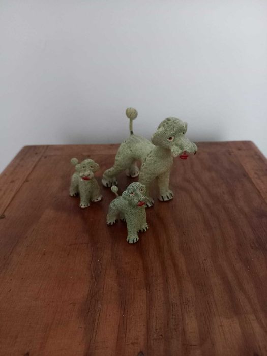 Trio de caniches em cerâmica pintada