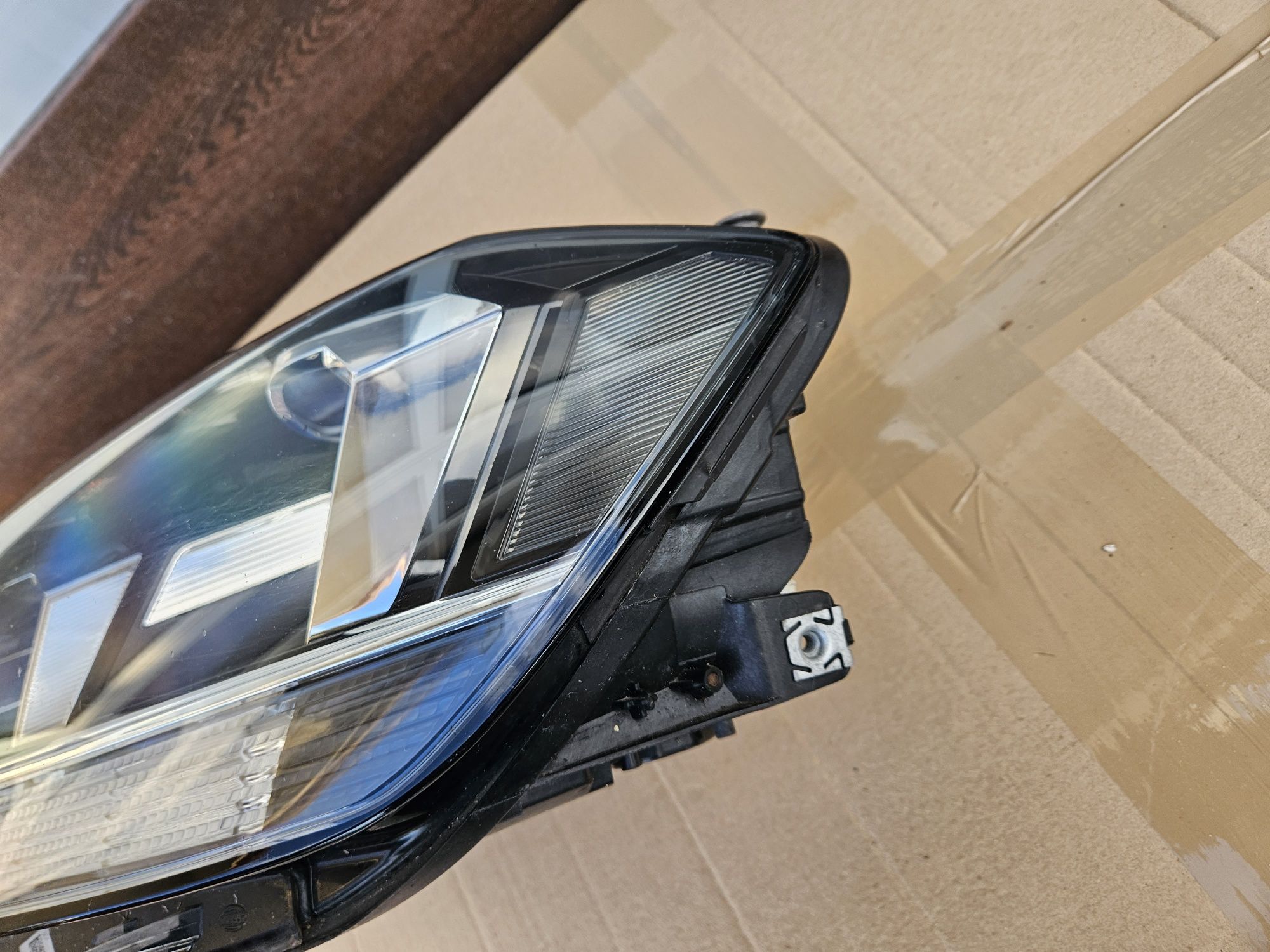 VW Golf VII lift lampa lewy przód halogenowa h7 przednia