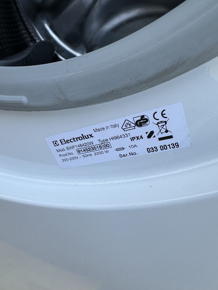 Пралка пральна машина Electrolux 8кг Model EWF148420W