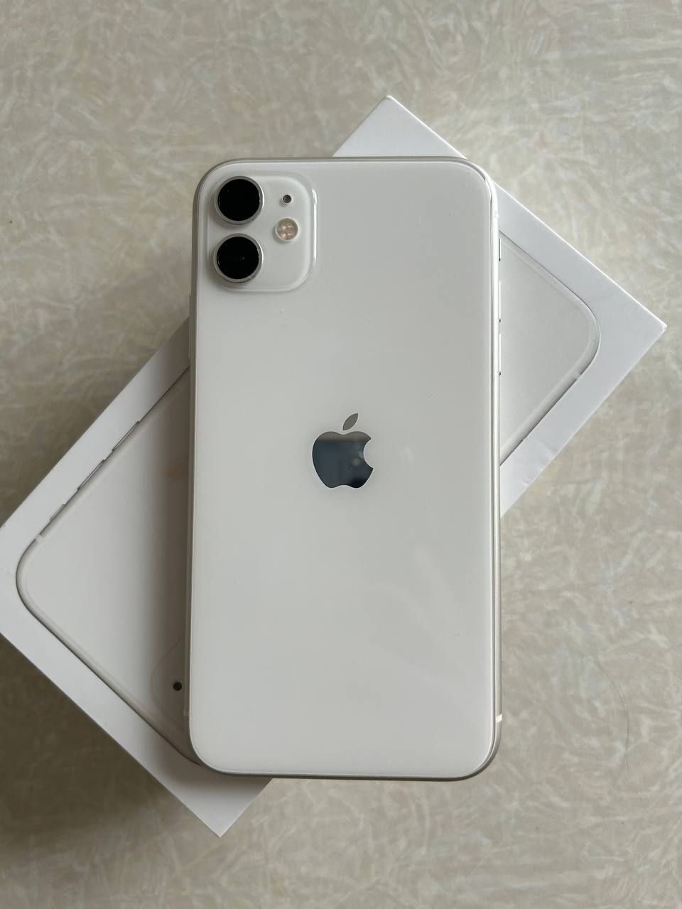 iPhone 11  64 GB