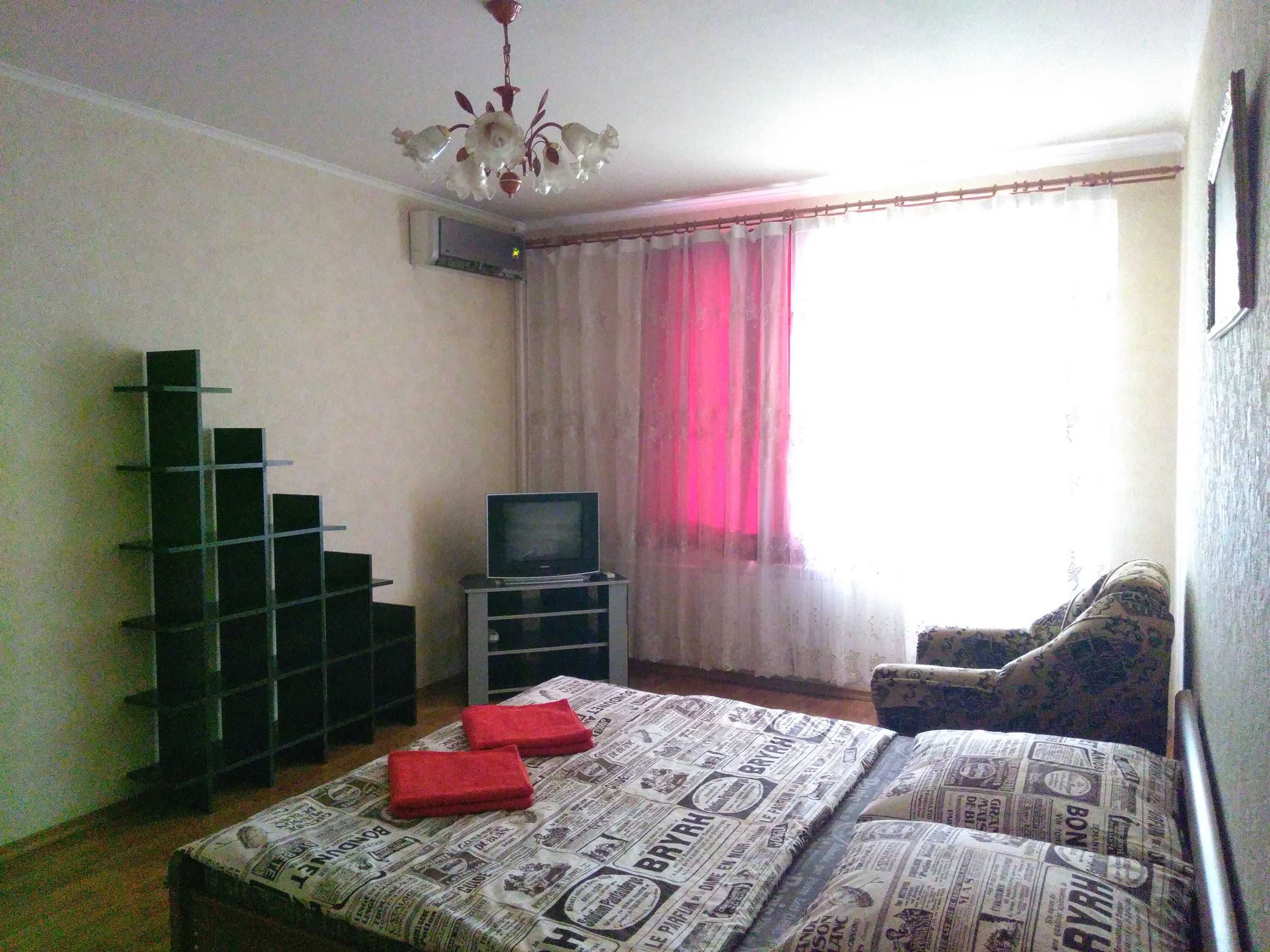 Подобово.  Погодинно.  Оболонь.  "Dream Town".  ТЦ "Oasis" - 2 хв.