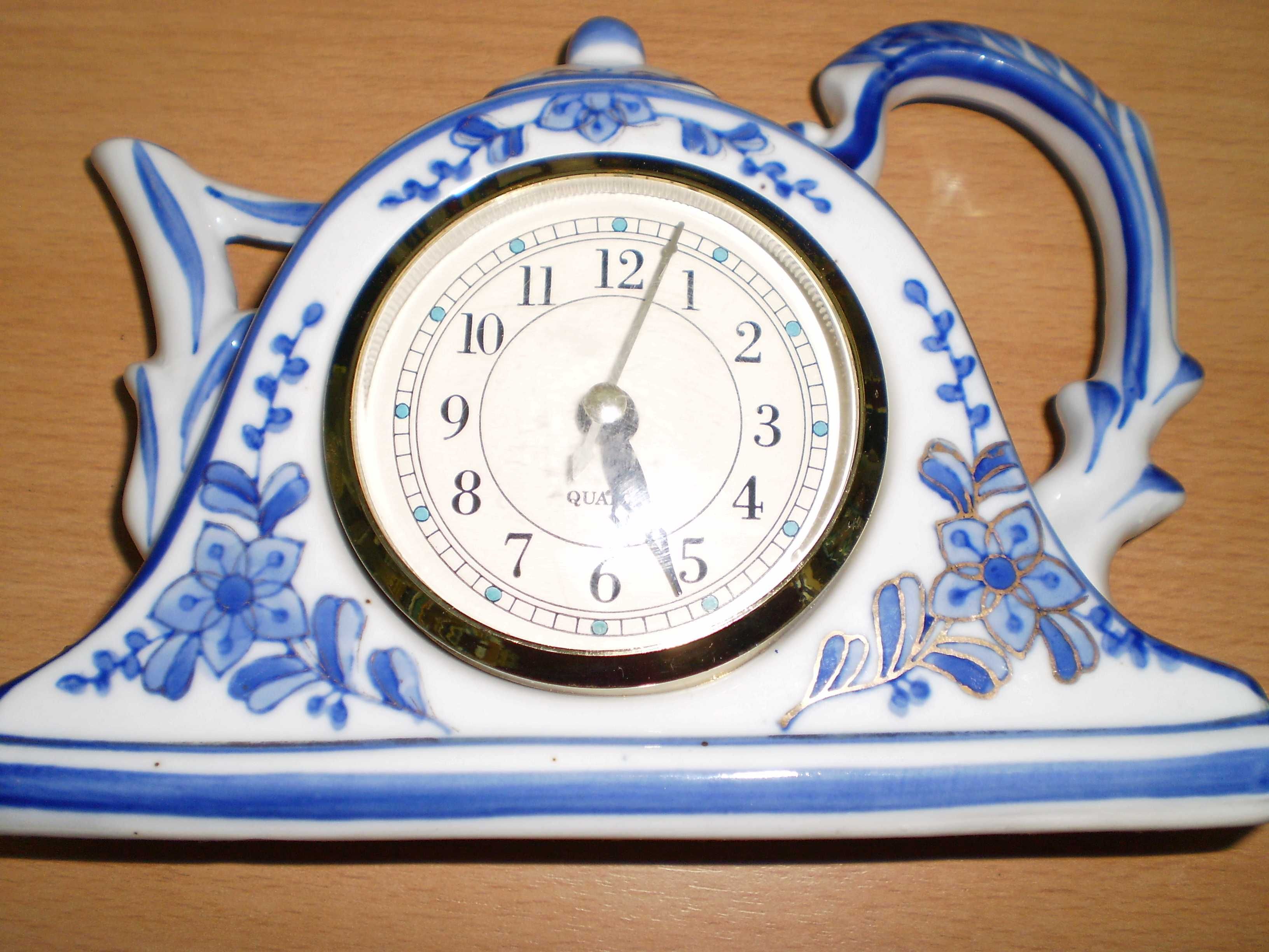 (211) 3 Relógios em louça de porcelana