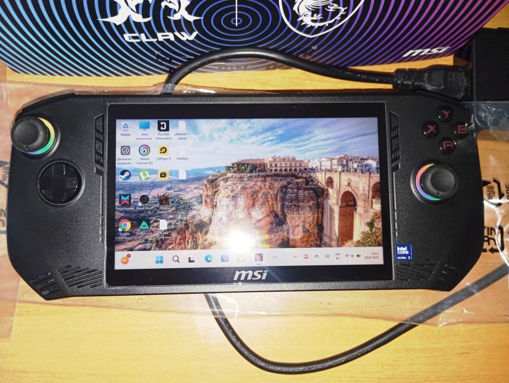 MSI Claw A1 M intel ultra 7  16/512