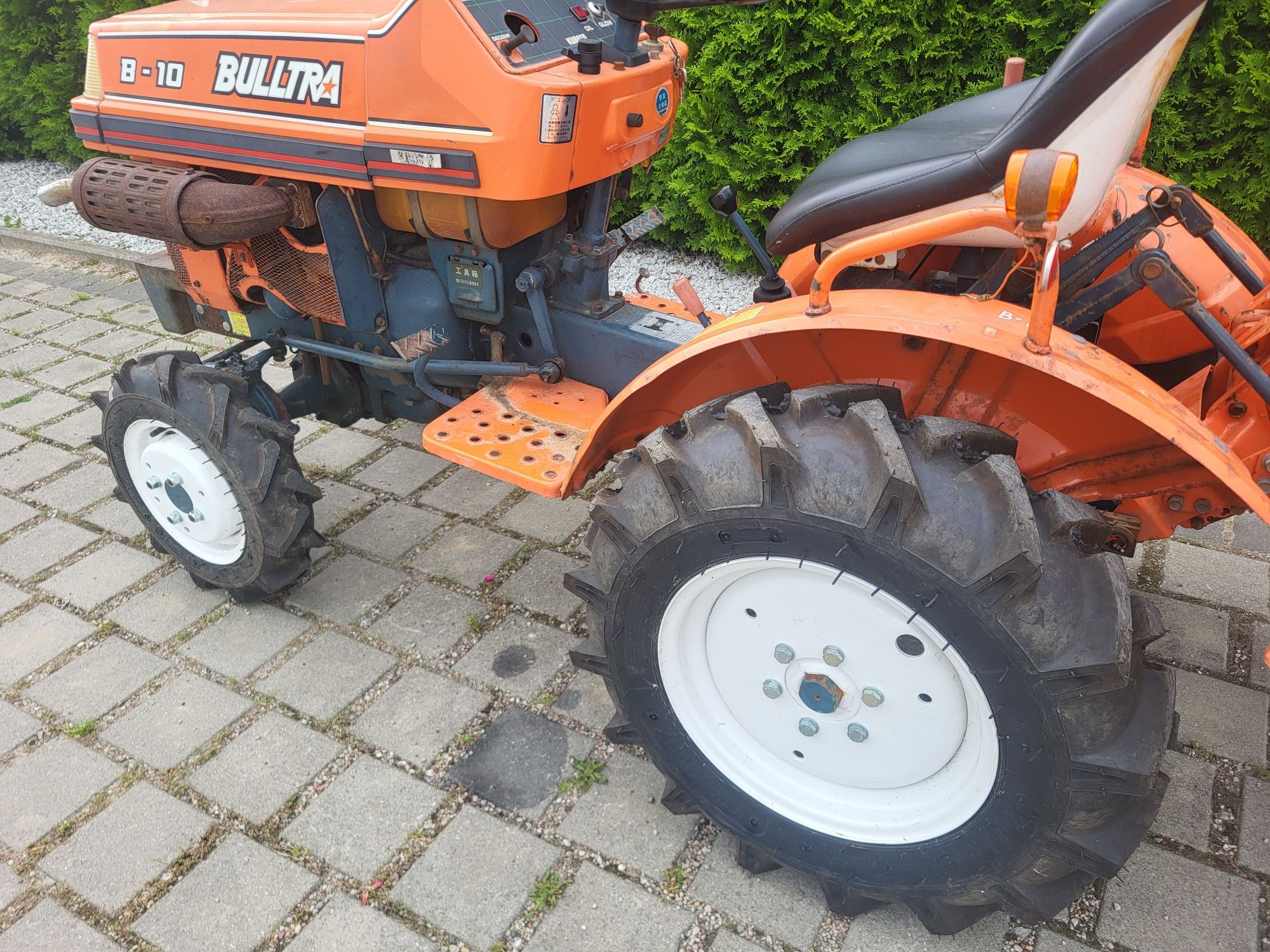 Traktorek Kubota Bulltra B10