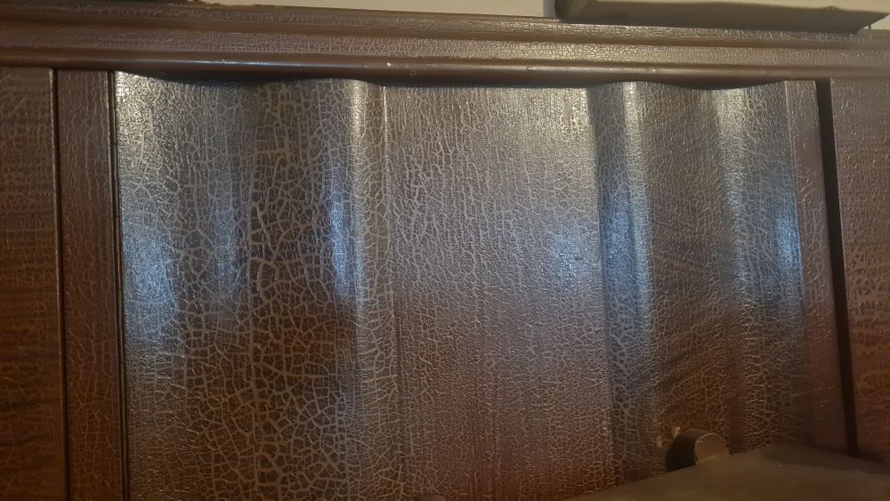 Sprzedam szafę antyk 3-drzwiowa. Chyba przedwojenna lub b. wczesny PRL