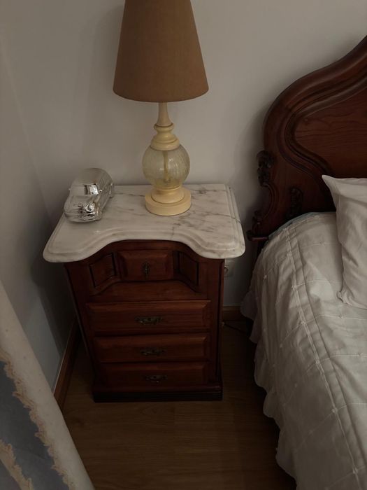 Conjunto de Mobília em Madeira Maciça