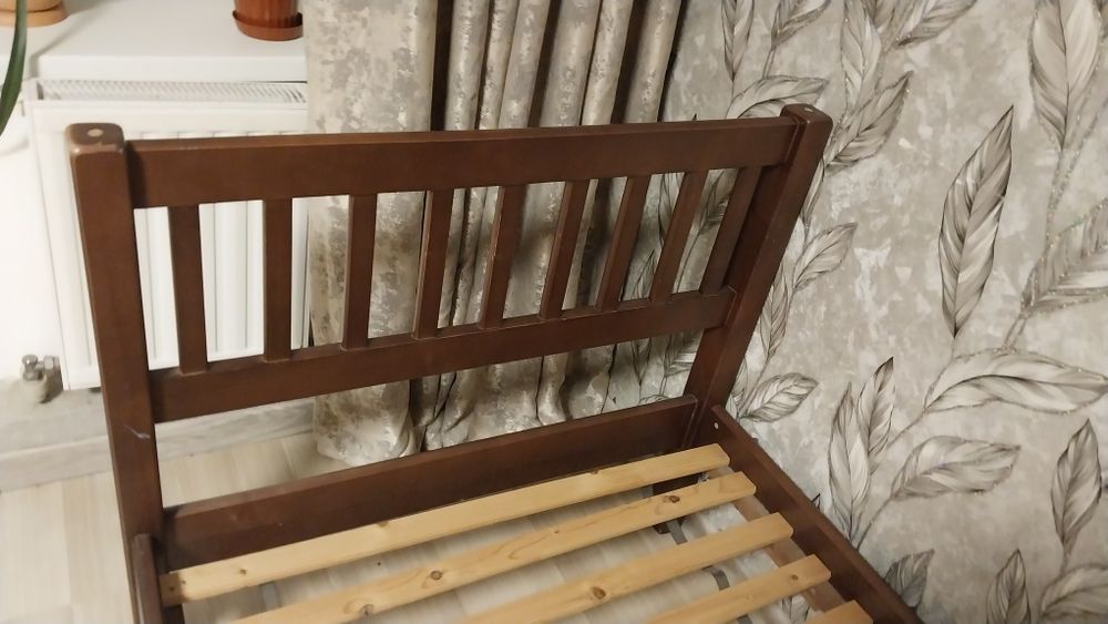 Ліжко односпальне з дерева