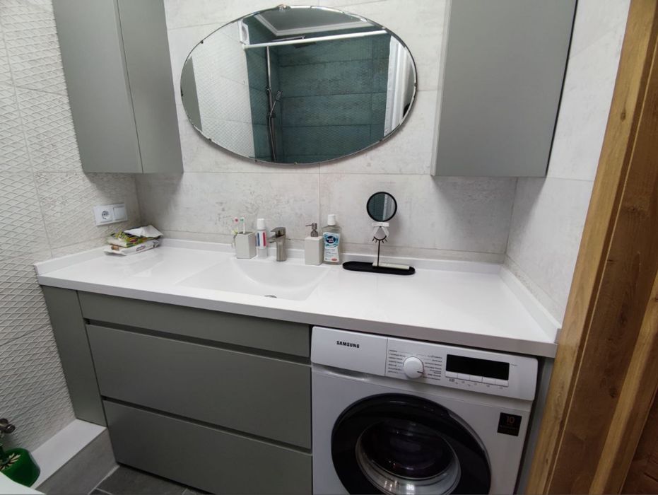 Столешня, стільниця з литого каменю над пральною на замовлення