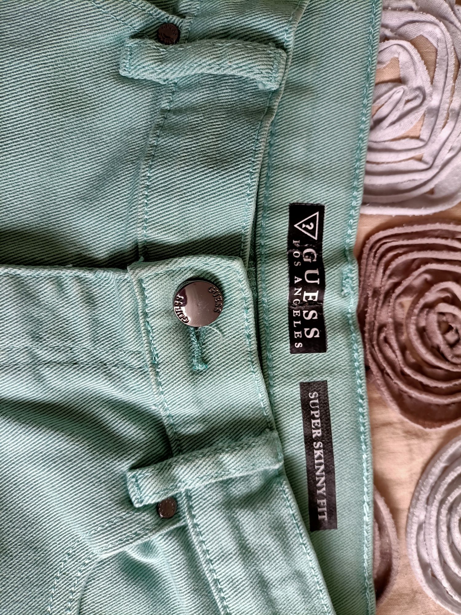 Guess spodnie z dziurami r. 152