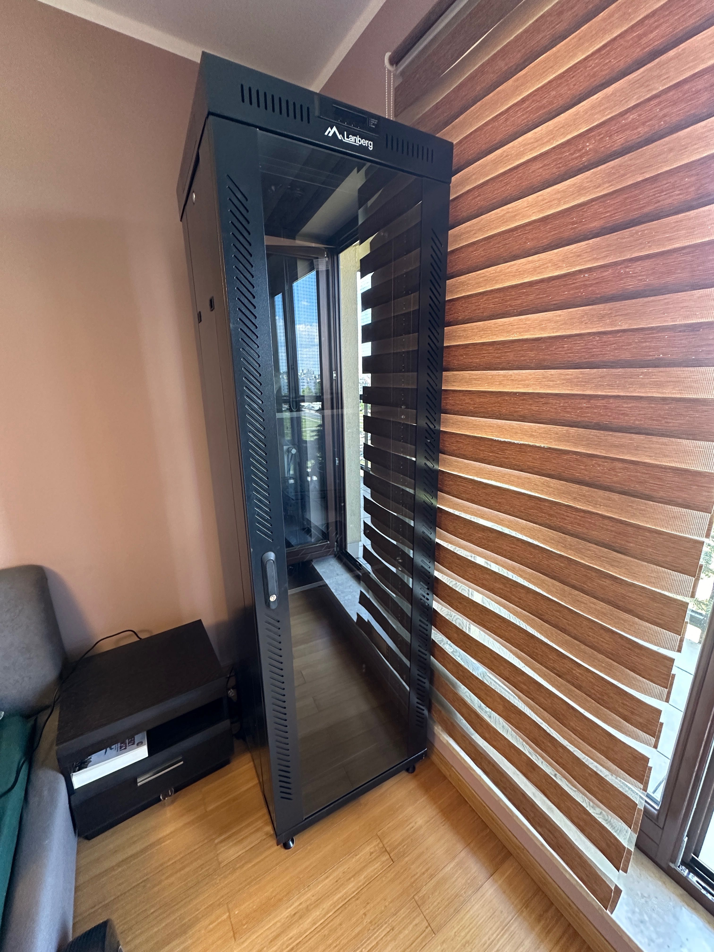Szafa Rack stojąca 19" 42U 600X600 czarna, drzwi szklane LCD LANBERG