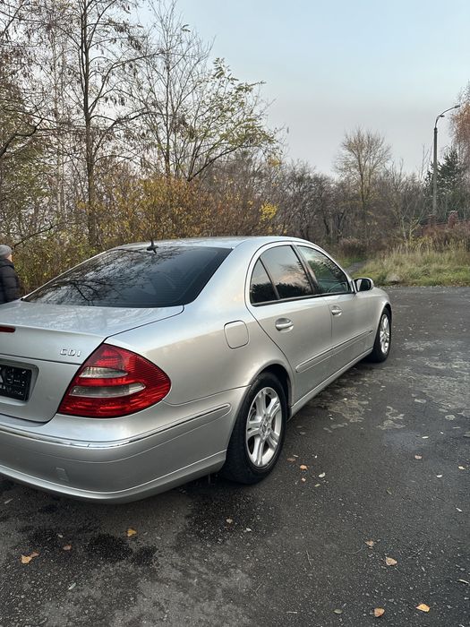 Продам мерс 211 2006 р 2.2 дизель автомат НЕРОЗМИТНЕНА