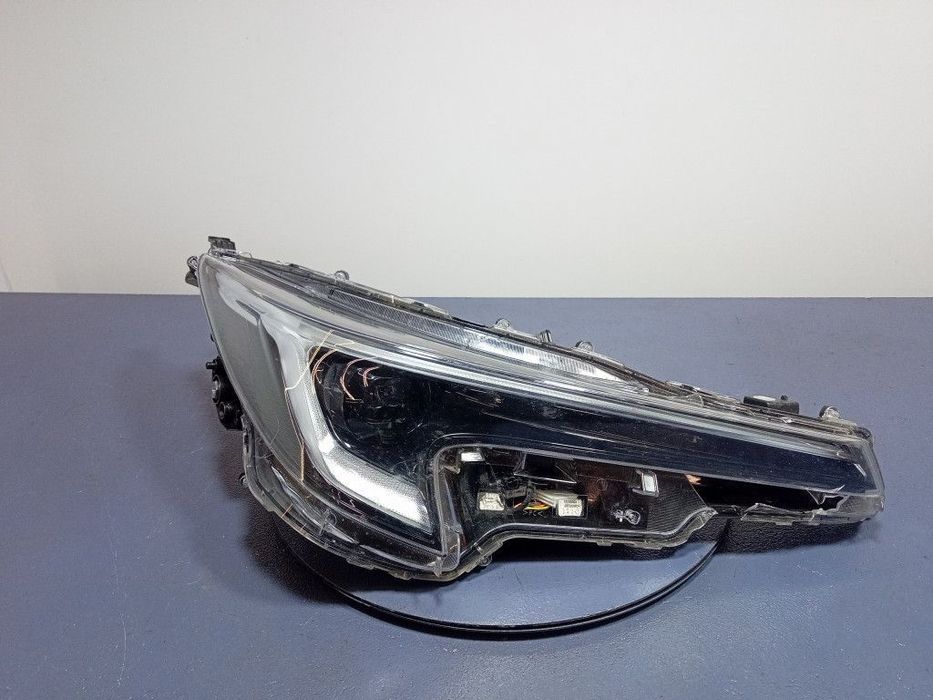 TOYOTA COROLLA E21 LIFT HB REFLEKTOR PRAWY LAMPA PRZÓD LED EU 81110-02X10