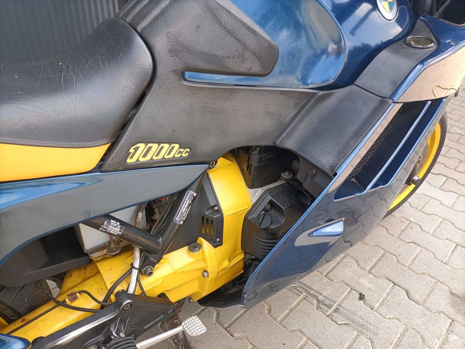 BMW K1 z dokumentami