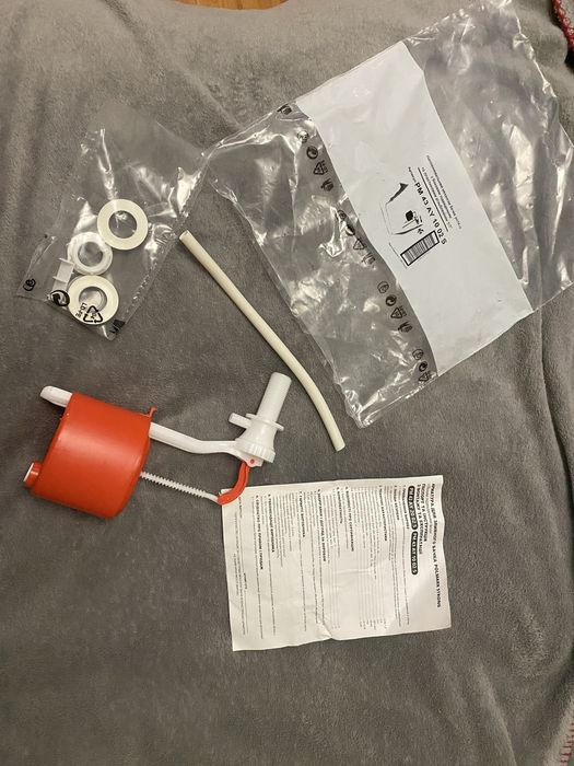 Наповальний механізм бачка унітазу з боковим наповненням, поплавок