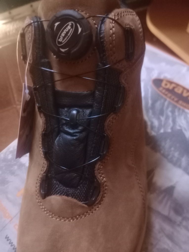 Bota de segurança no trabalho