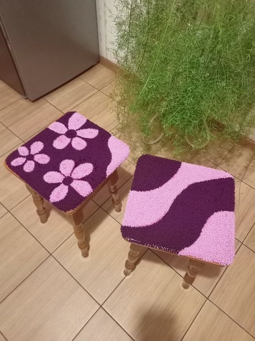 Килимки  на табуретку ручної роботи .Набір з 4-х штук.