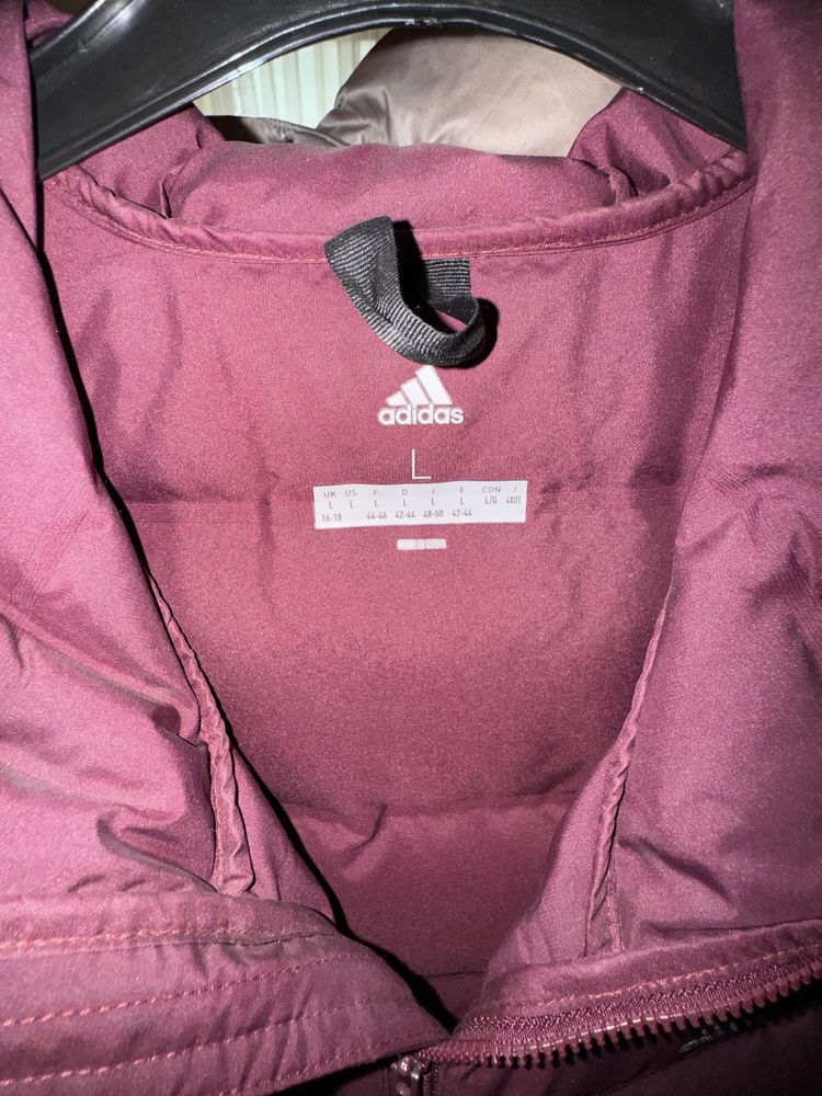 Куртка Adidas в идеальном состоянии