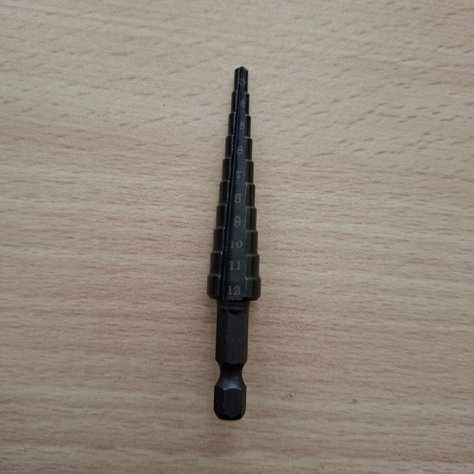 Nova. Broca escalonada de 3mm à 12mm.
