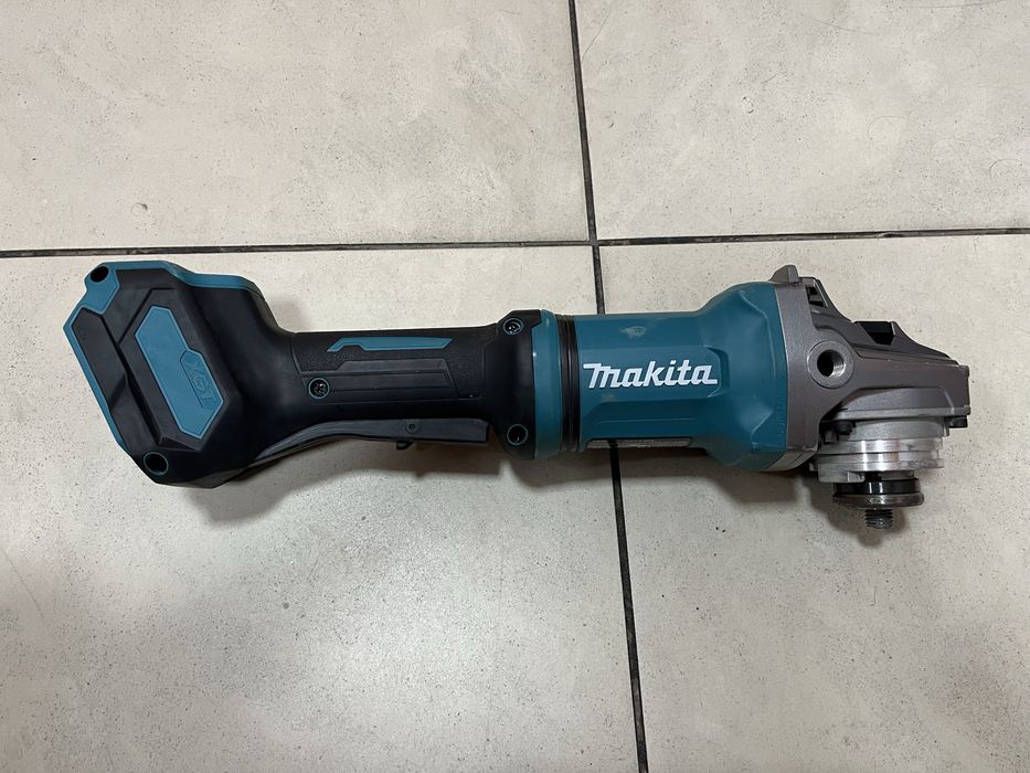 Акумуляторна болгарка Makita Ga038Gt201