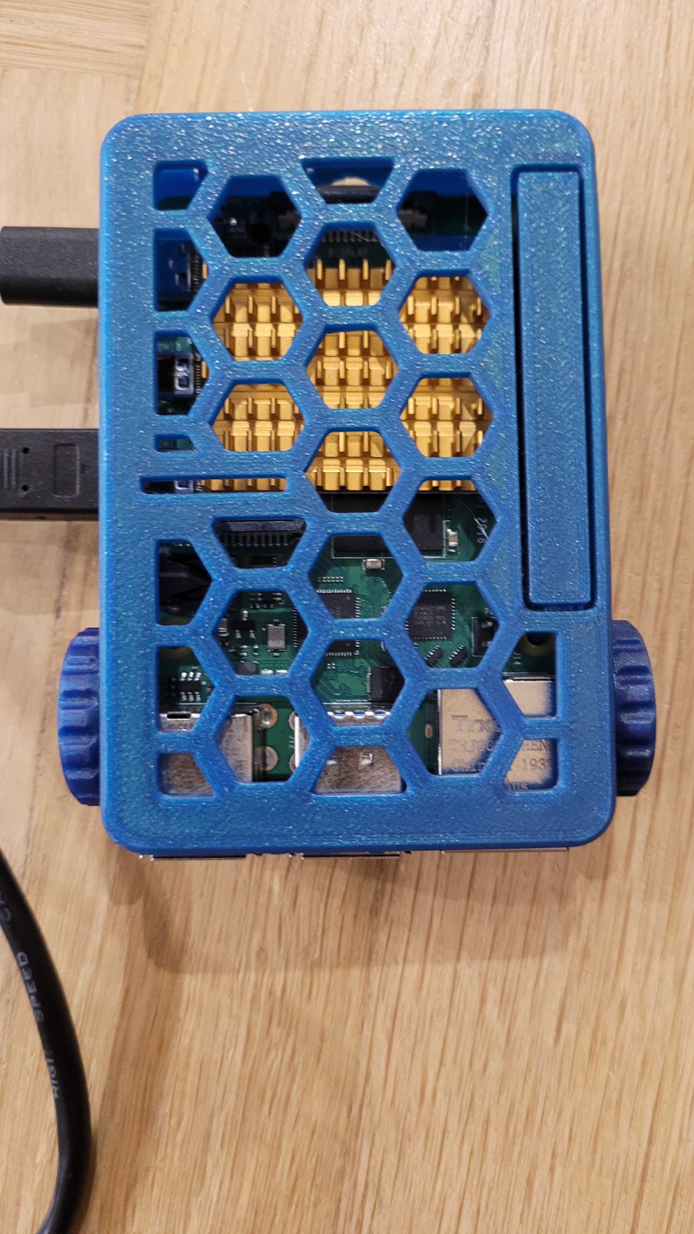 Raspberry Pi 4 zestaw z obudową + ekran 3,5 oraz DAC IQaudIO