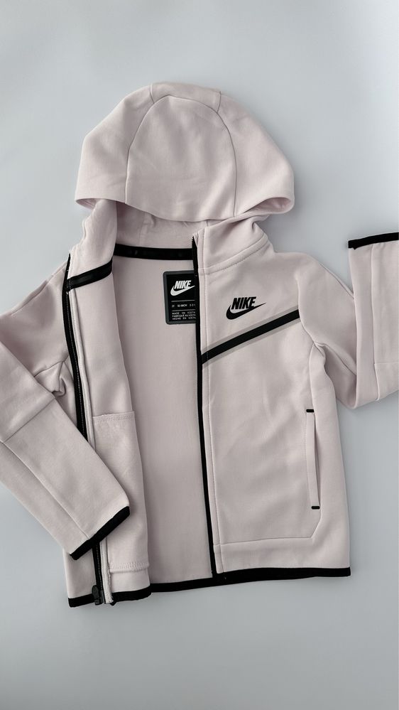 Продам дитячий спорт.костюм Nike Sportswear Tech Fleece DB7388-605