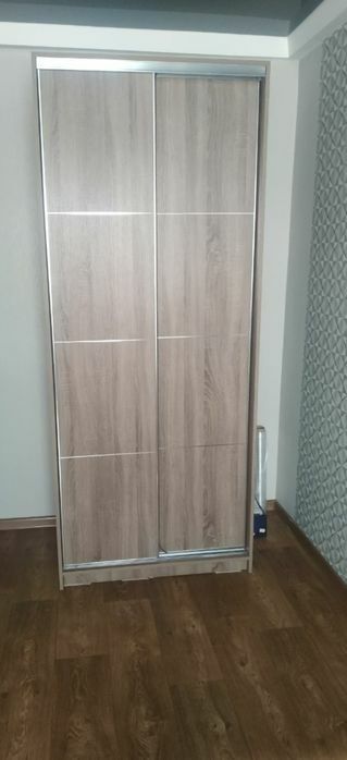 Кухонный гарнитур,мягкий уголок, стол+4 стула