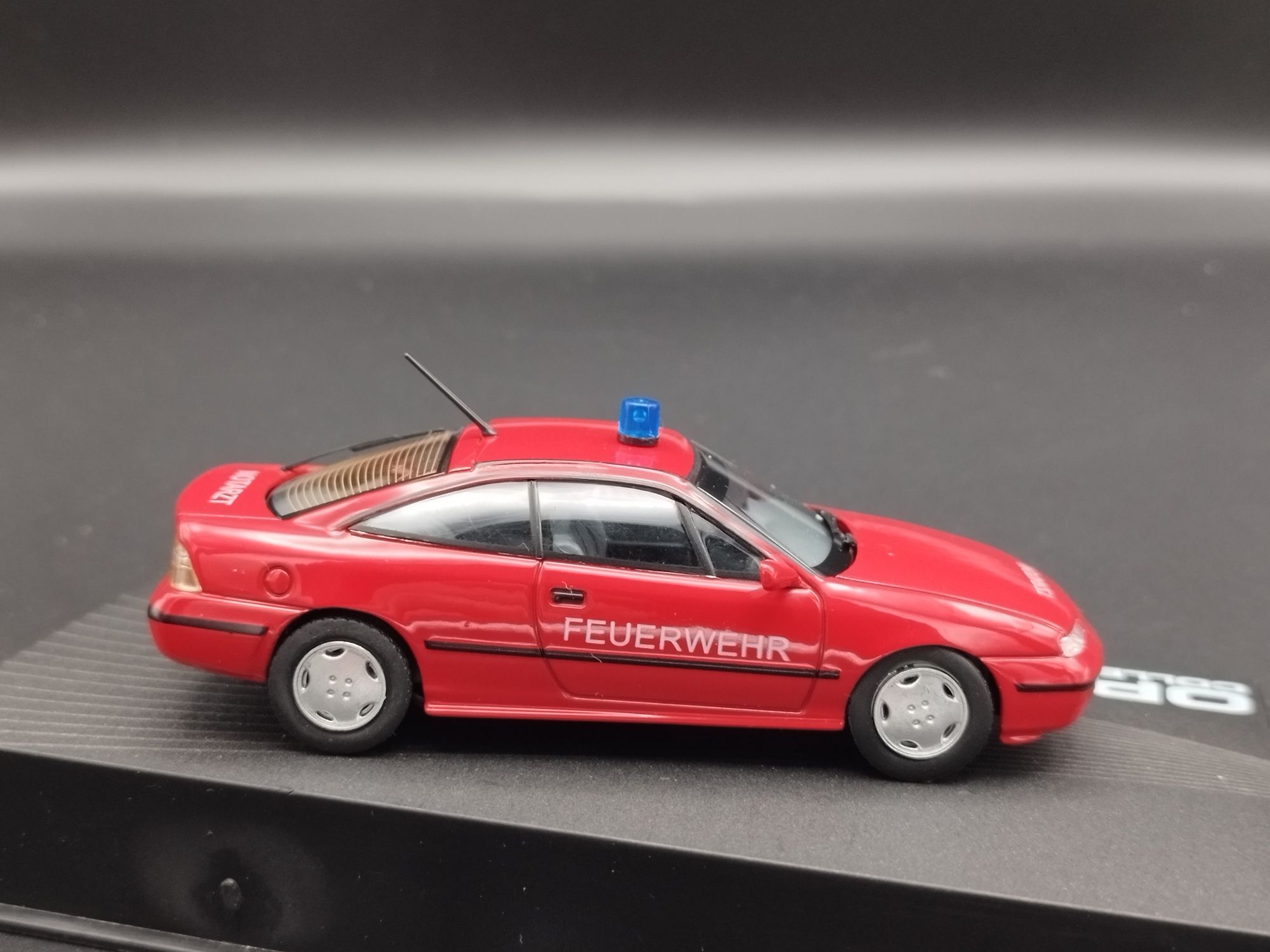 1:43 Opel Collection Calibra  model używany