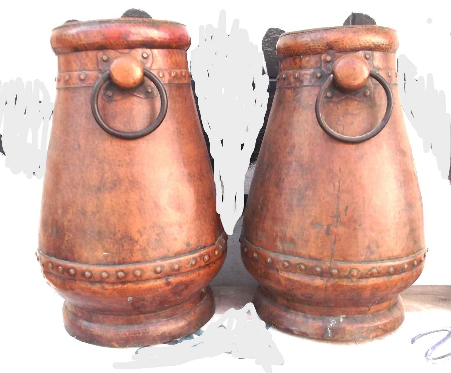 2 Vasos antigos em Cobre rebitado, e martelado com 2 asas cada