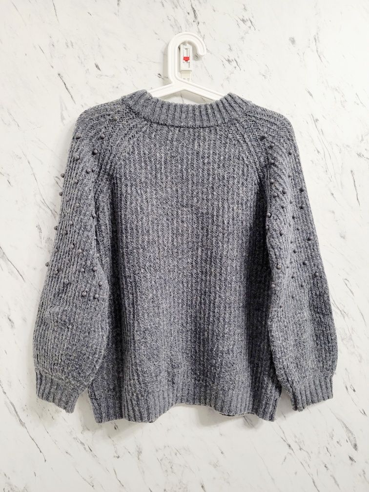 Sweter z aplikacją z koralików perły wełna