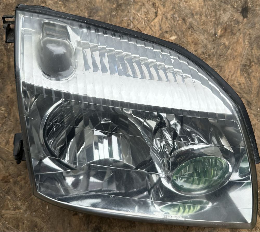 Фара права Nissan X-Trail T30
