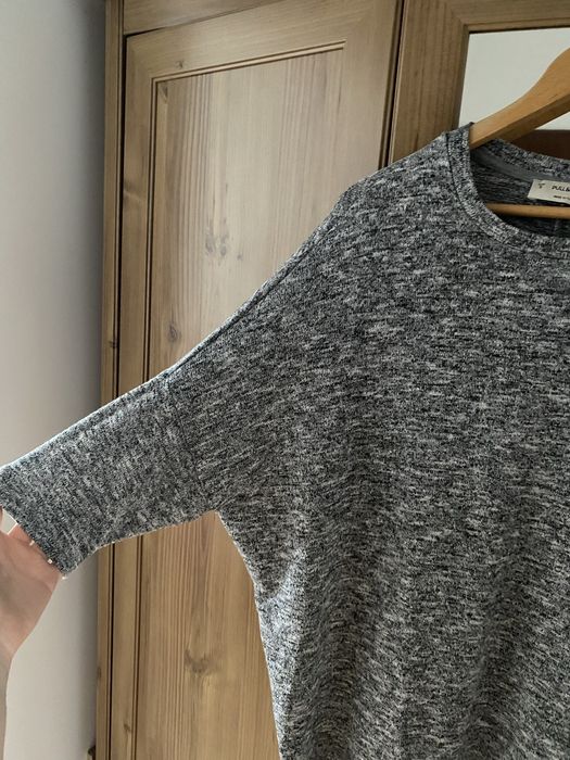 Sukienka sweterkowa Pull and Bear oversize