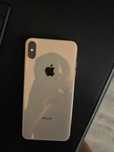 iPhone Xs Max.