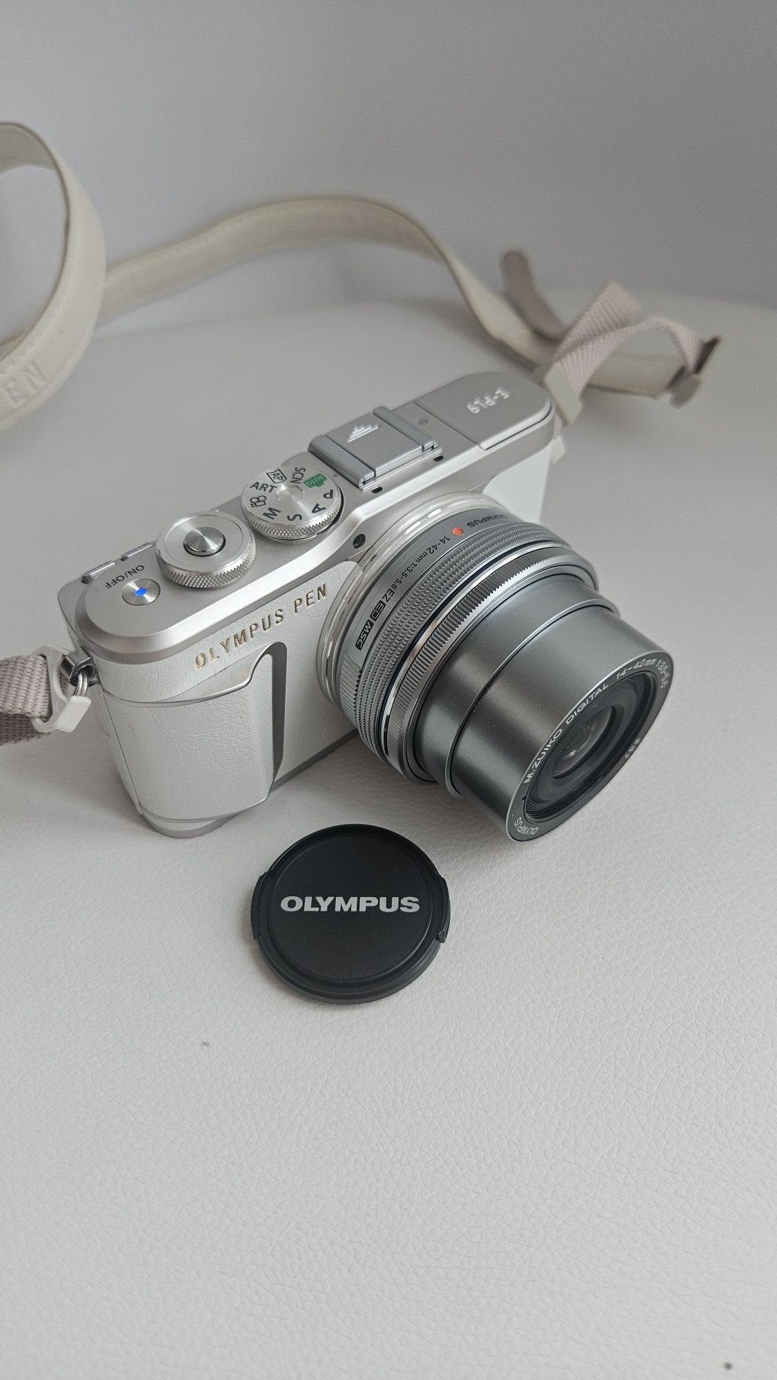 Olympus Pen E-PL9 z obiektywem 14-42