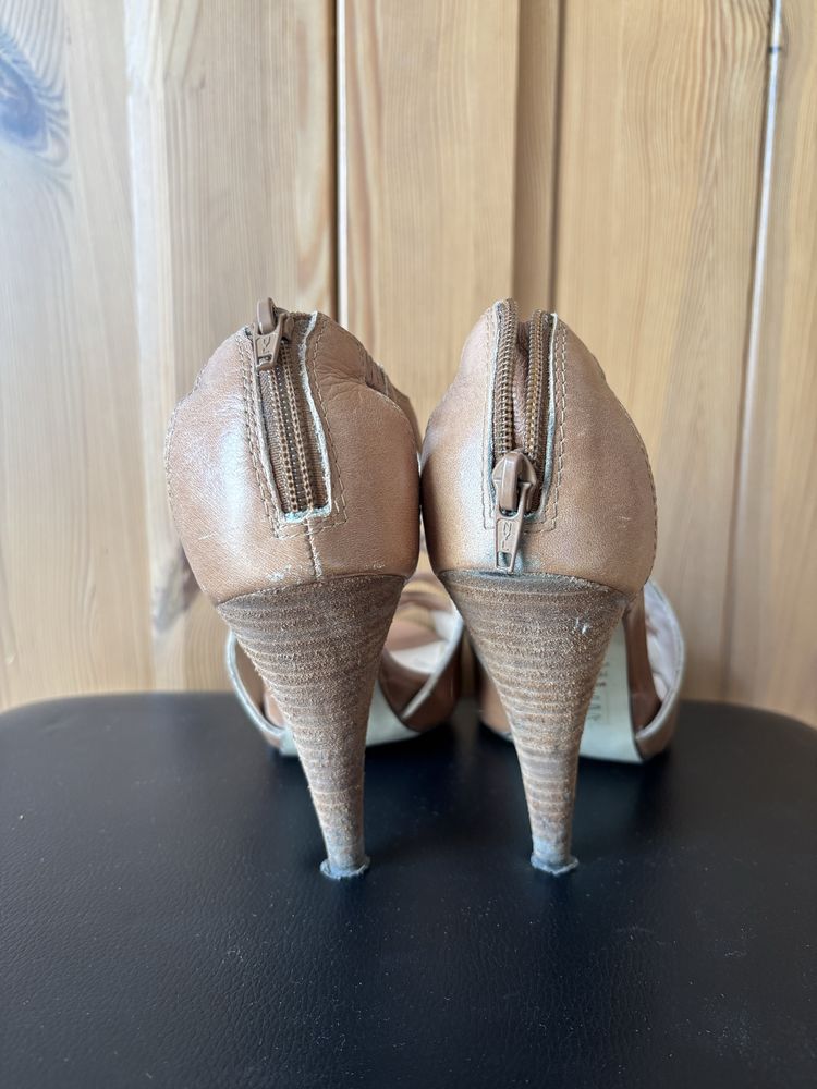 Buty na obcasie marki Bata, rozmiar 38
