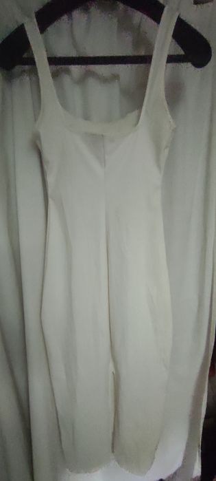Vestido branco cintado